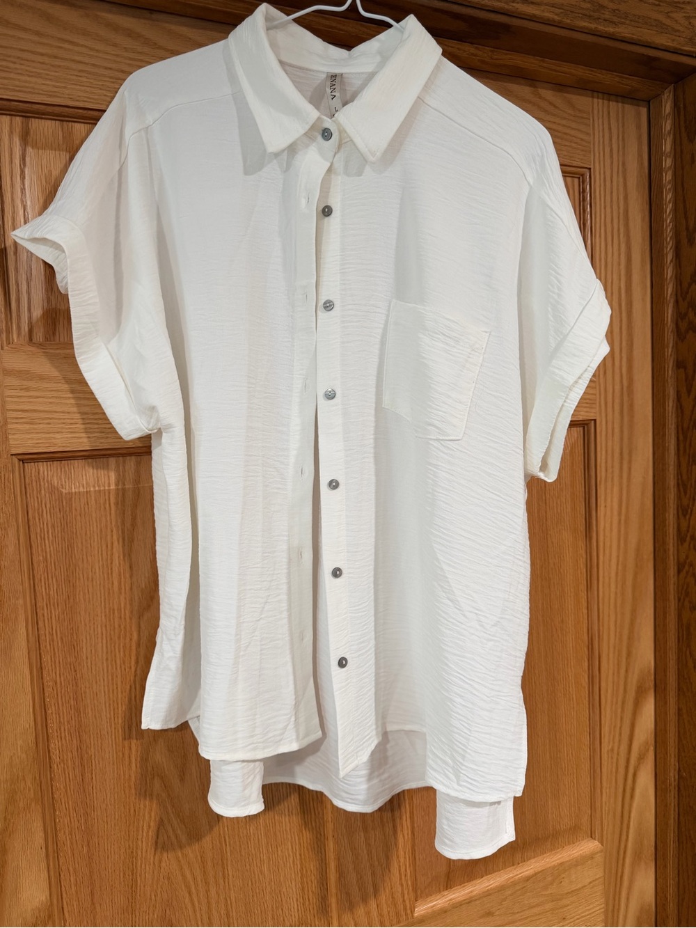 Zenana white textured button front collared blouse - size large